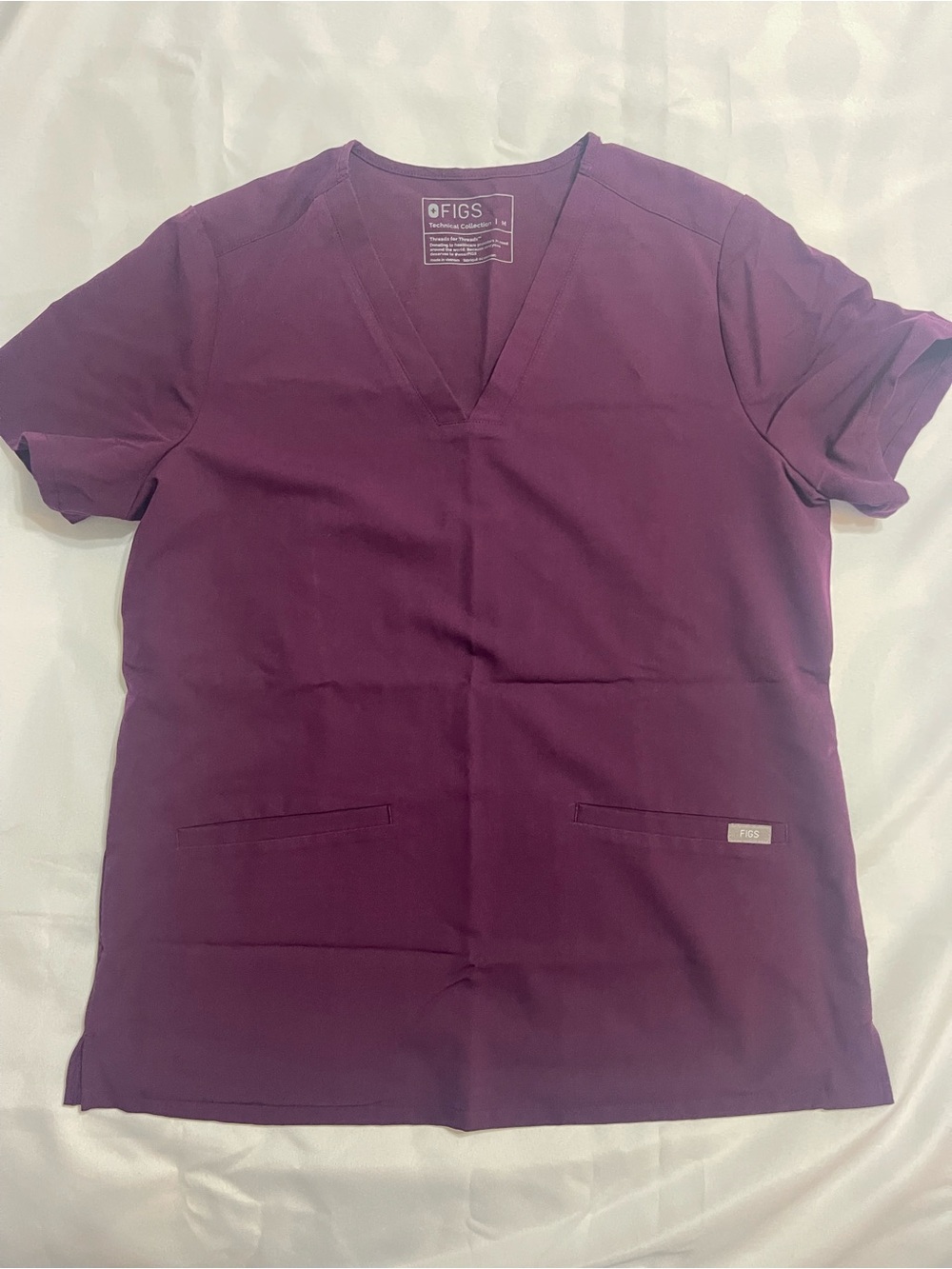 FIGS Casma Three-Pocket Scrub Top – Deep Purple – Women’s M